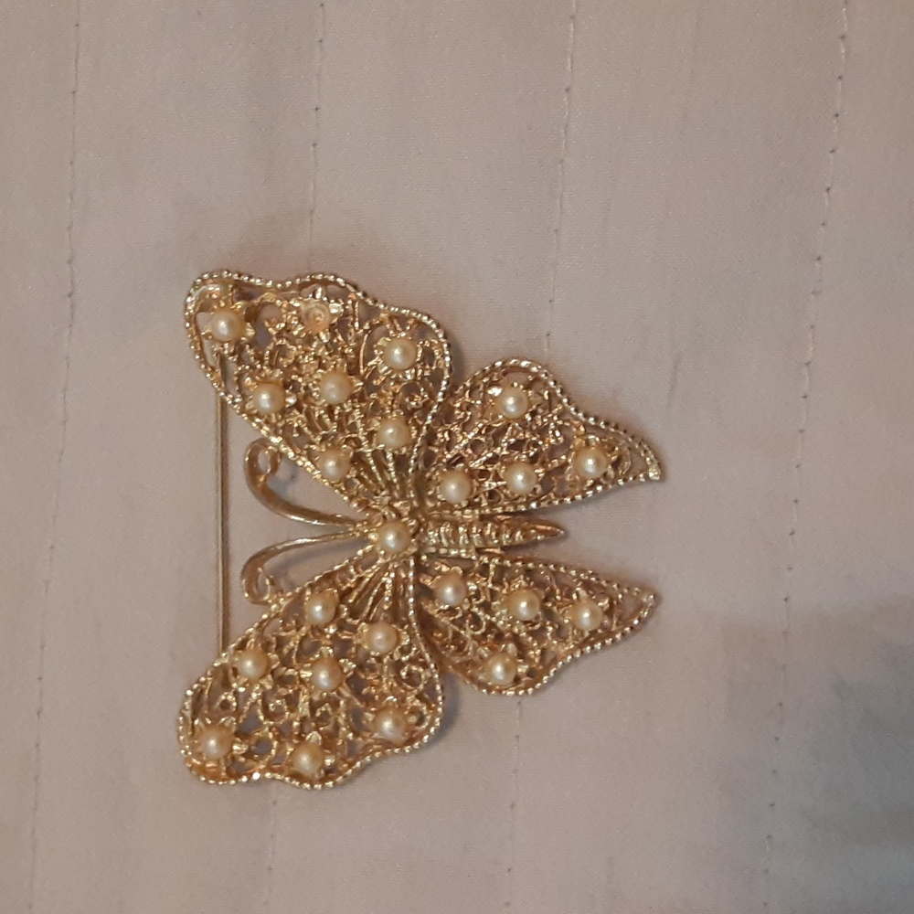 Butterfly pearl pendant